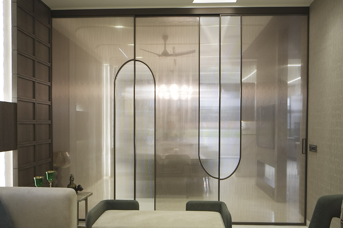 Elegant room with modern DOORs